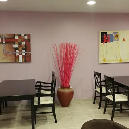 Hotel León 2*