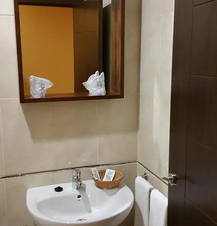 Leon Hotel 2*