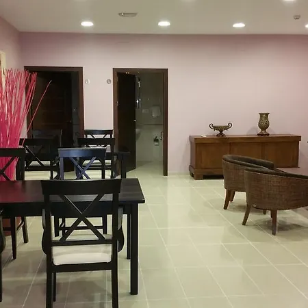 Leon Hotel